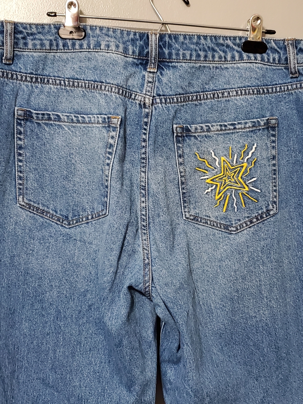 Forever 21 Premium Straight-Leg Jeans with Colorful Embroidery Women's Size 0x - Picture 5 of 10